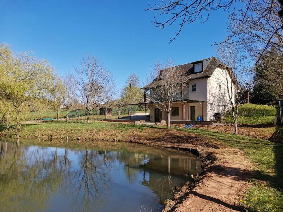 Maison De Campagne Avec Lac Prive Villa Saint-Côme-dʼOlt Exterior foto